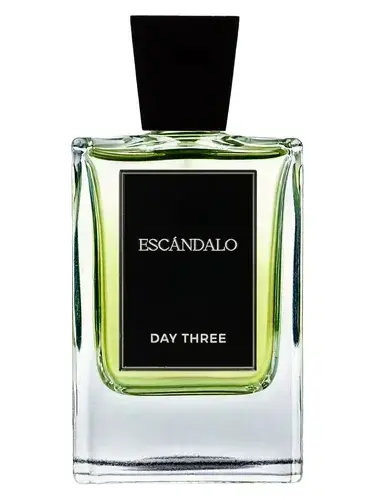 Escándalo by Day Three bottle