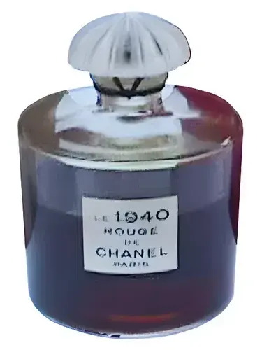 Le 1940 Rouge de Chanel by Chanel bottle