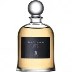 Un Lys (1994) by Serge Lutens bottle