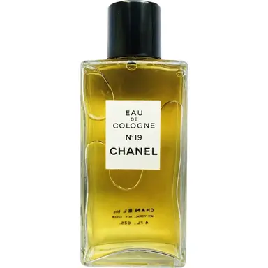 N°19 Eau de Cologne by Chanel bottle